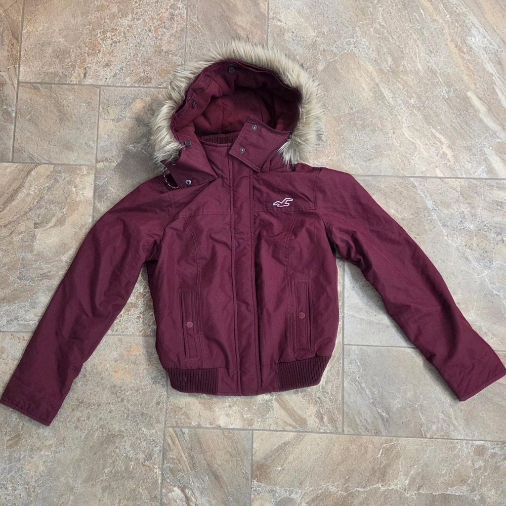 Hollister All-Weather Jacket Womens Medium Burgundy Faux Fur Hood Bomber Maroon